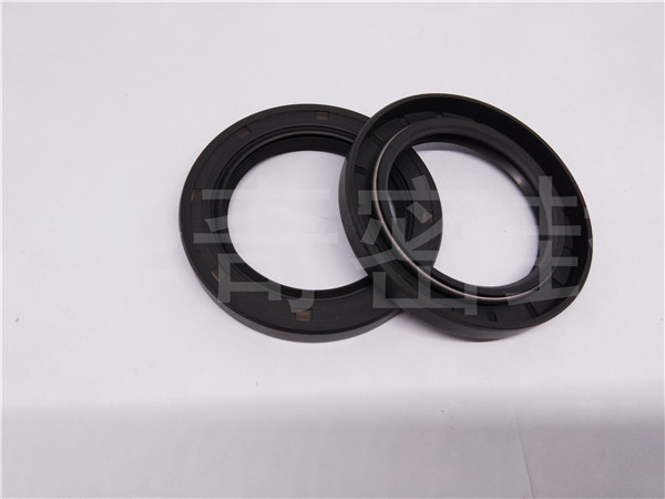 造成油封漏油的主要因素有哪些？